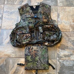 Fieldline Camouflage Turkey Hunting Vest with Seat